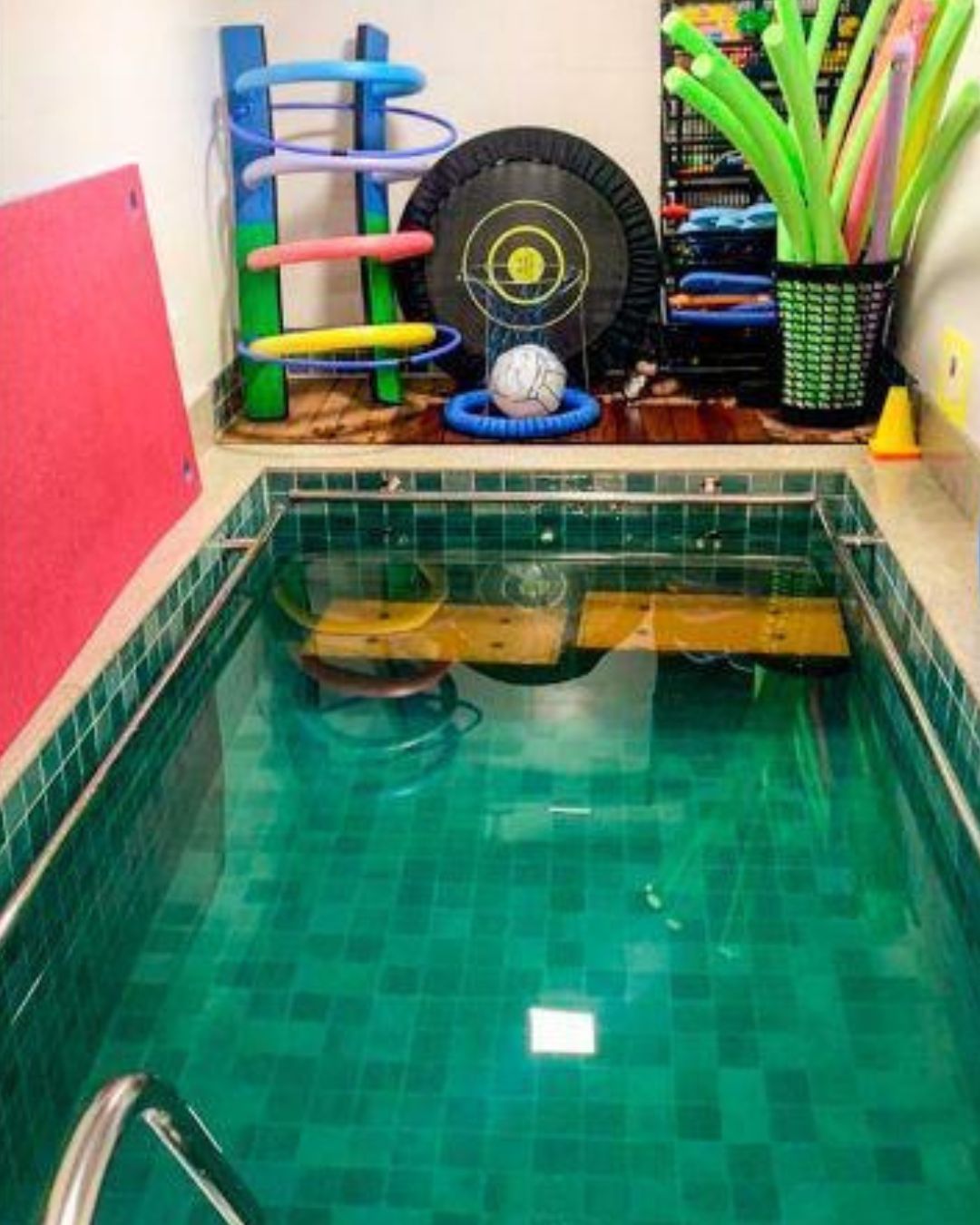 Espaço físico - Piscina e hidroterapia